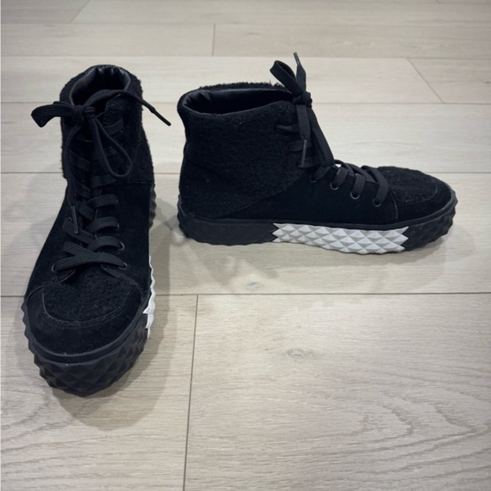 Kendall & Kylie Black/White High-Top Sneakers
